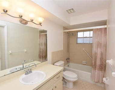 204 Chaucer Lane - Photo Thumbnail 11