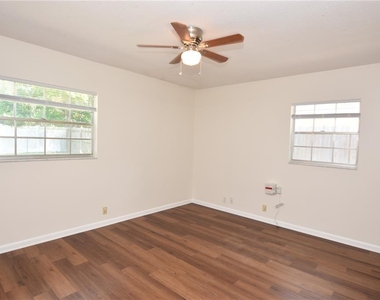 204 Chaucer Lane - Photo Thumbnail 8