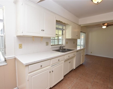 204 Chaucer Lane - Photo Thumbnail 2