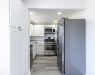 1100 Martinique Drive - Photo Thumbnail 6
