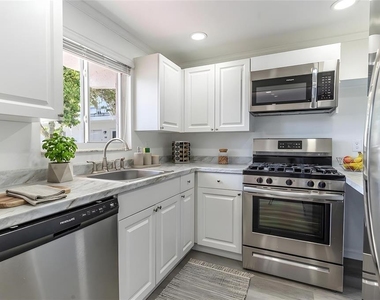 1100 Martinique Drive - Photo Thumbnail 4