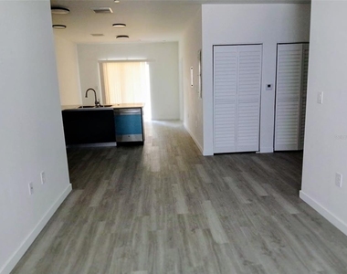 1583 Nw 29th Road - Photo Thumbnail 2