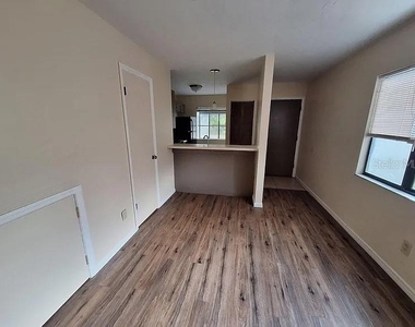 6111 Sw 8th Place - Photo Thumbnail 8