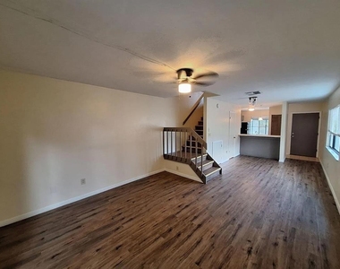 6111 Sw 8th Place - Photo Thumbnail 3