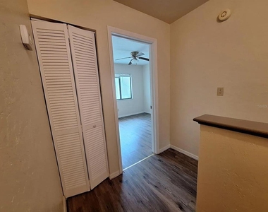 6111 Sw 8th Place - Photo Thumbnail 15
