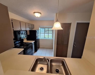 6111 Sw 8th Place - Photo Thumbnail 5