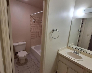 6111 Sw 8th Place - Photo Thumbnail 20