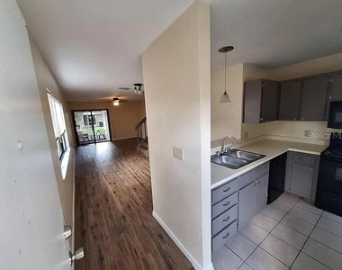 6111 Sw 8th Place - Photo Thumbnail 7