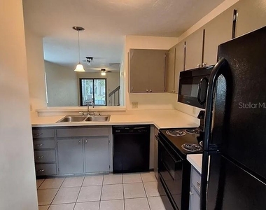 6111 Sw 8th Place - Photo Thumbnail 4