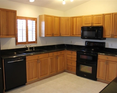1702 Fairway Trace - Photo Thumbnail 6