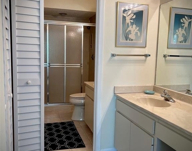 5242 Wedgewood Lane - Photo Thumbnail 8