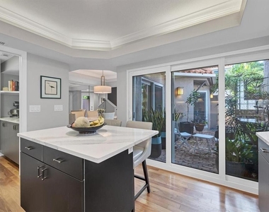 200 Cocoanut Avenue - Photo Thumbnail 3