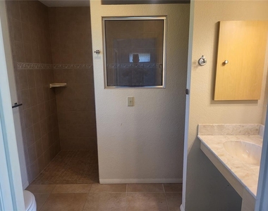 12165 Gulfstream Boulevard - Photo Thumbnail 5
