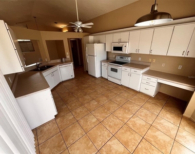 7241 Mauna Loa Boulevard - Photo Thumbnail 6