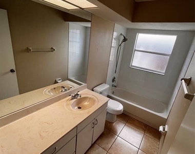 7241 Mauna Loa Boulevard - Photo Thumbnail 18