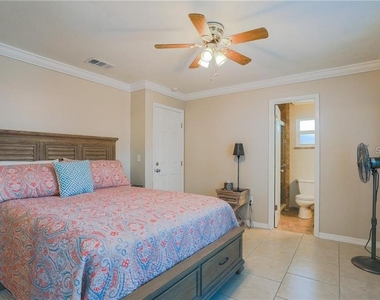 2907 Hyde Park Street - Photo Thumbnail 10