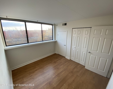 220 Linden Street - Photo Thumbnail 5