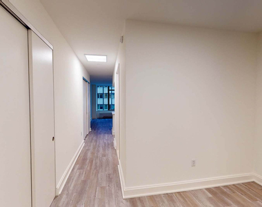 10 Hanover Square - Photo Thumbnail 1