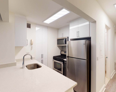 10 Hanover Square - Photo Thumbnail 4