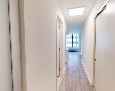 10 Hanover Square - Photo Thumbnail 3