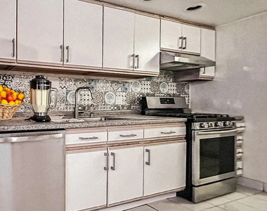 452 East 84th Street - Photo Thumbnail 4