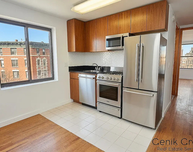 29 7th Avenue South - Photo Thumbnail 1