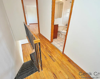 29 7th Avenue South - Photo Thumbnail 3