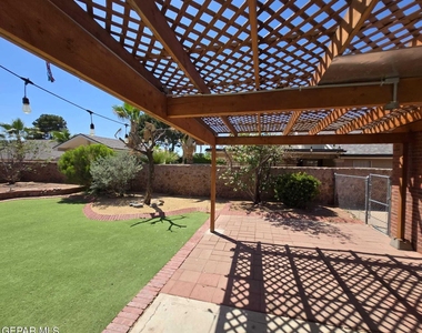 11920 Pueblo Del Rio Way - Photo Thumbnail 7