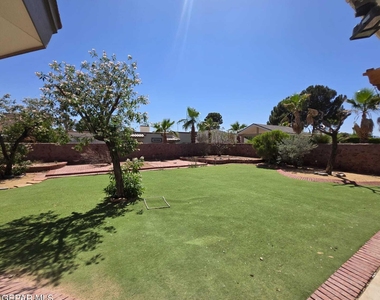 11920 Pueblo Del Rio Way - Photo Thumbnail 6