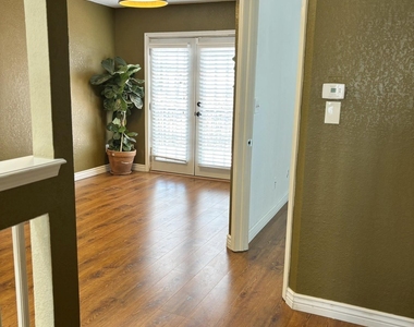 2313 Passage Place - Photo Thumbnail 12