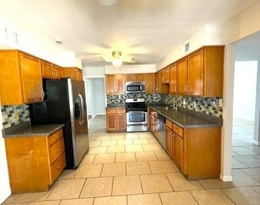 5813 Beaumont Place - Photo Thumbnail 14