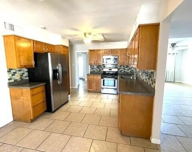 5813 Beaumont Place - Photo Thumbnail 3