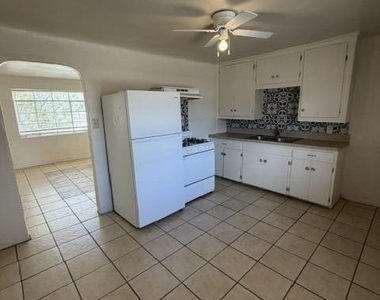 8421 Mercury Street - Photo Thumbnail 4