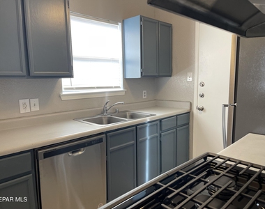 12144 Blue Quail Avenue - Photo Thumbnail 7