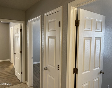 12144 Blue Quail Avenue - Photo Thumbnail 8
