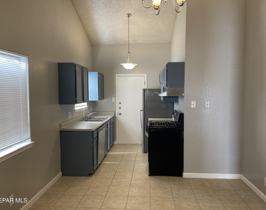 12144 Blue Quail Avenue - Photo Thumbnail 5