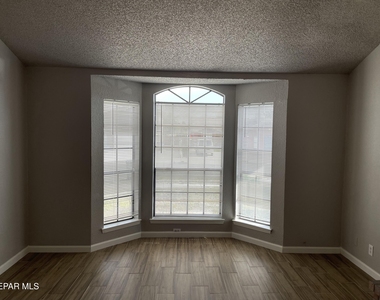 12144 Blue Quail Avenue - Photo Thumbnail 4