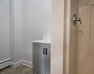 221 Broadway - Photo Thumbnail 7