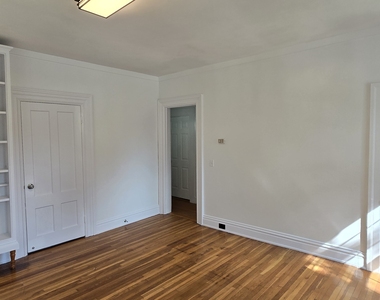 221 Broadway - Photo Thumbnail 3