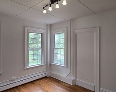 221 Broadway - Photo Thumbnail 4