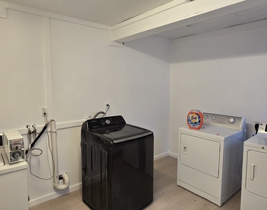 221 Broadway - Photo Thumbnail 10