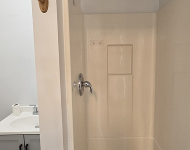 221 Broadway - Photo Thumbnail 8