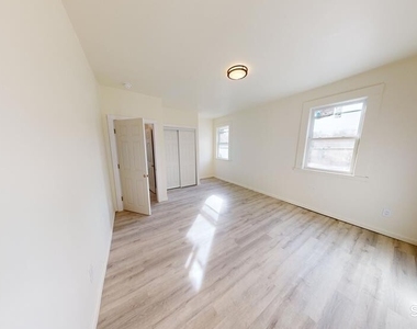 736 Main Street - Photo Thumbnail 16