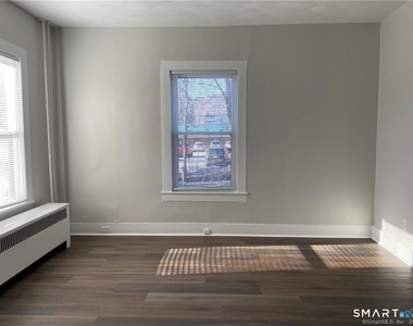 433 Migeon Avenue - Photo Thumbnail 10