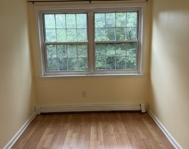 108 Homestead Lane - Photo Thumbnail 8