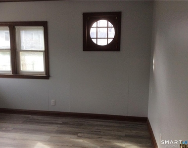 10 Phelps Lane - Photo Thumbnail 11