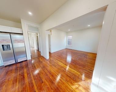 736 Main Street - Photo Thumbnail 5