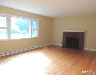 87 Hotchkiss Grove Road - Photo Thumbnail 1