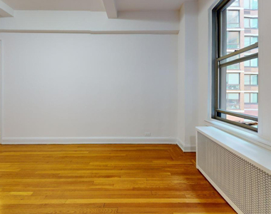 East 38th Street - Photo Thumbnail 4