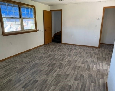 832 Delaware Ave - Photo Thumbnail 10